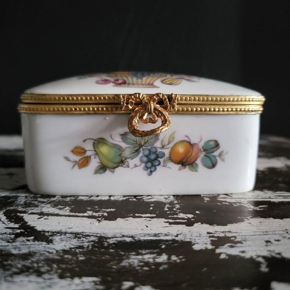 Vintage Limoges France Porcelain Trinket Box / Jewelry Box Birds and Fruit - Picture 5 of 10